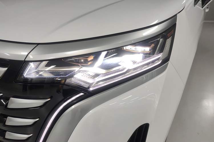 Used Denza D9 2022 DM-i 970 Four-Wheel Drive Flagship Model Left Front Headlight