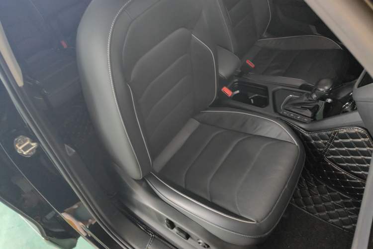 Used Volkswagen Tiguan L 2020 330TSI Automatic Two-Wheel Drive R-Line Flagship Version China VI Standard Right Front Seat