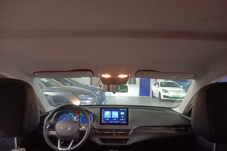 Used Hongqi E-QM5 2023 Base Travel Edition
