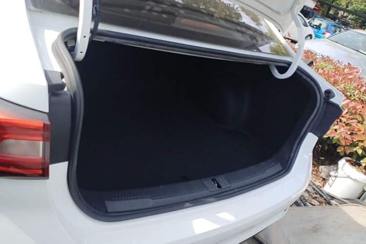 Used Roewe i5 2020 1.5L Automatic 4G Connected Linghao Edition