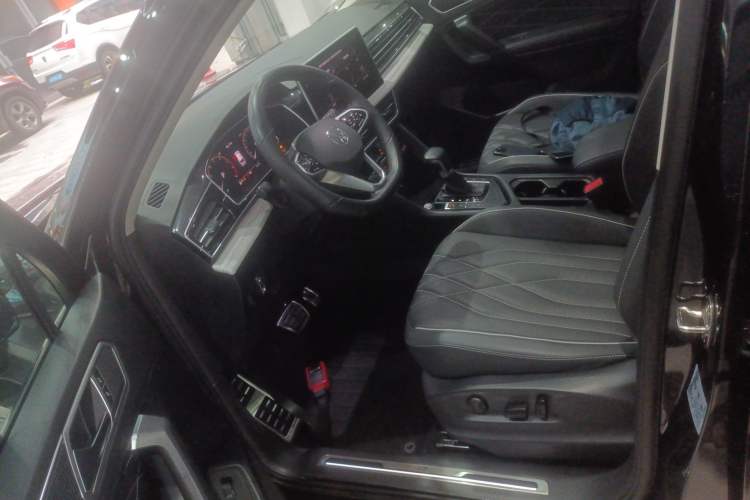 Used Volkswagen Tiguan L 2022 330TSI Automatic Two-Wheel Drive R-Line Enhanced Edition
