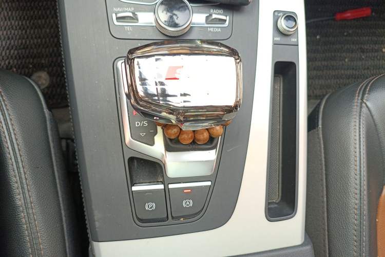 Used Audi Q5L 2020 Updated 40 TFSI Prestige Fashion Edition Gear Lever