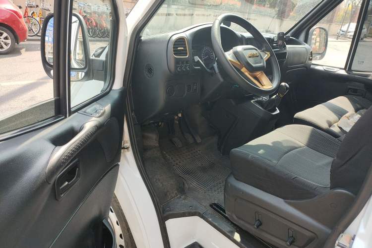 Used JMC Transit 2021 2.8T Space King Taurus Short Wheelbase Mid-Height 6-Seater Diesel Euro VI JX493
