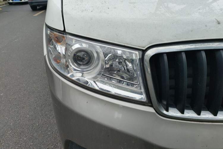 Used Jinbei New Hiace X30L 2021 1.5L Wealth Edition Bus Non-Air-Conditioned China VI Standard SWC15M Right Front Headlight