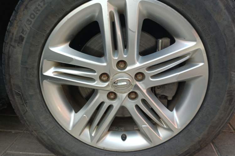 Used GAC Trumpchi GS5 2012 2.0L Manual Two-Wheel-Drive Anniversary Limited Edition Right Front Wheel Hub