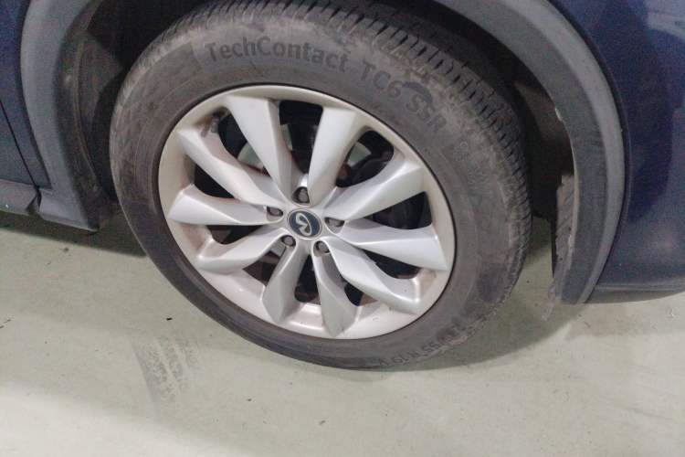 Used Infiniti QX50 2018 2.0T Four-Wheel Drive Elite Edition Right Front Wheel Hub