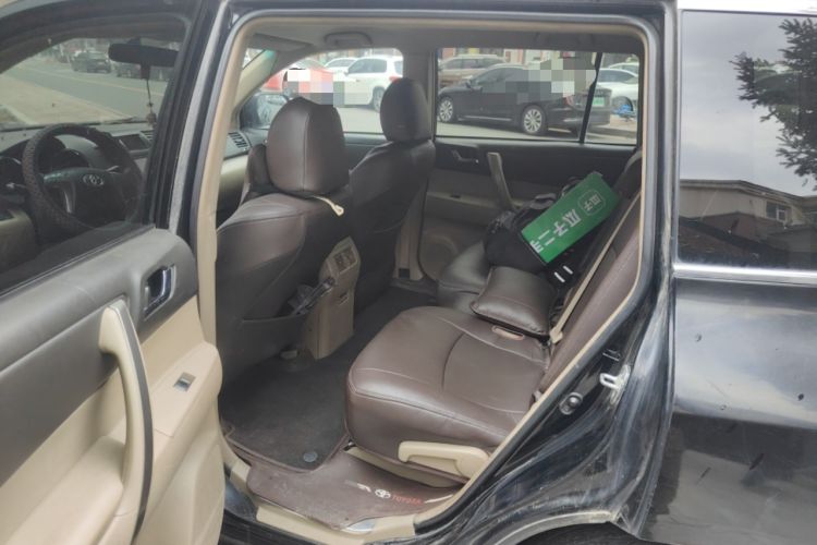 Used Toyota Highlander 2009 2.7L Two-Wheel Drive 5-Seater Sport Edition Left Rear Seat