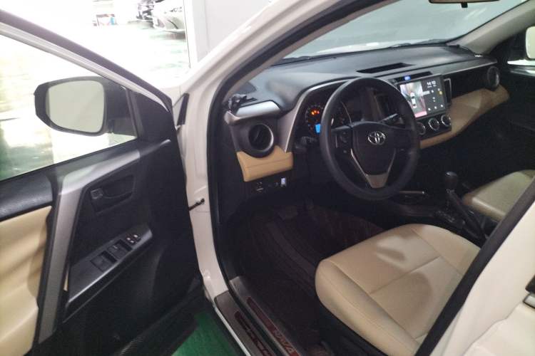 Used Toyota RAV4 2016 2.0L CVT Two-Wheel Drive Urban Edition China V Standard
