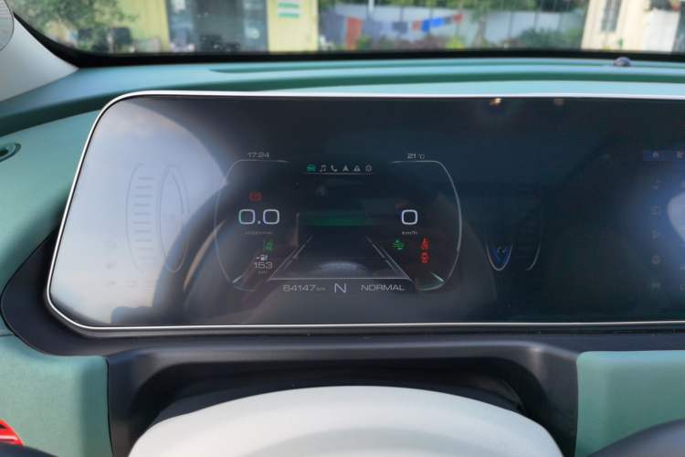 Used ORA Good Cat 2022 Morandi Edition 400km Standard Range Premium Version Lithium-Ion Battery
