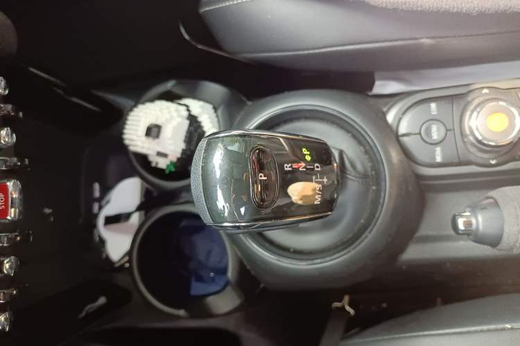 Used MINI 2019 1.5T COOPER Classic Edition Five-Door Version Gear Lever