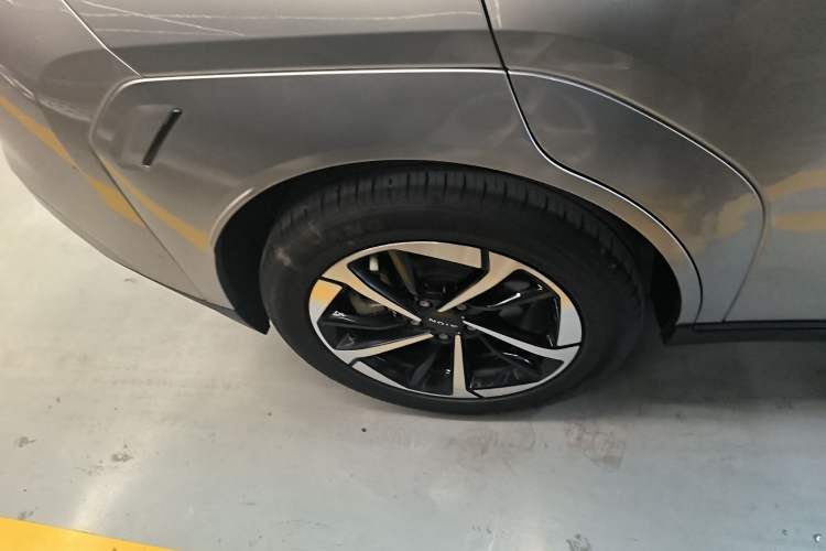 Used AION Y 2022 Plus 70 Smart Edition Right Rear Wheel Hub