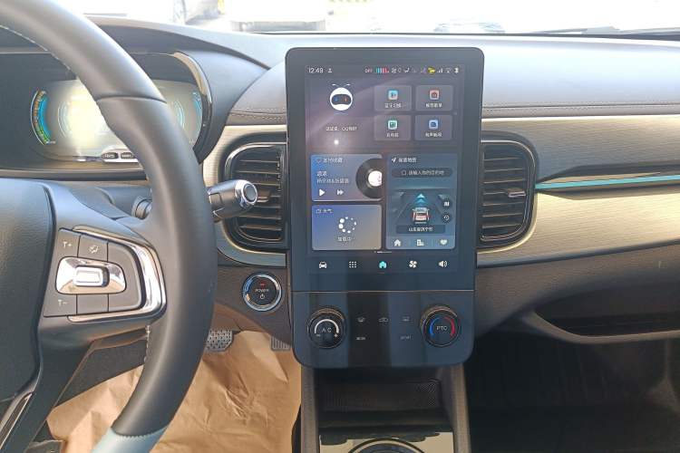 Used Chery QQ Little Ant 2024 Edition Youth Version 251km True Love Edition 25.05 kWh Audio And AC Panel