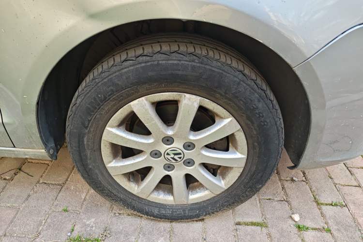 Used Volkswagen Polo 2011 Jingqu 1.4L Manual Shishang Edition Right Front Wheel Hub