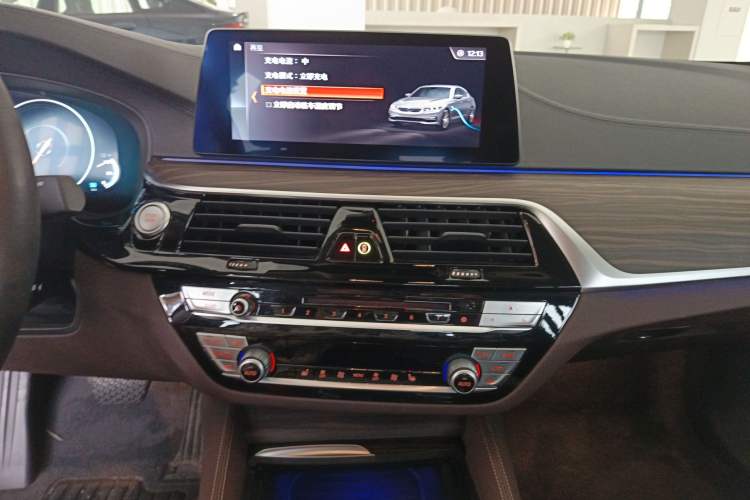 Used BMW 5 Series New Energy 2019 Updated Version 530Le Luxury Package Audio And AC Panel