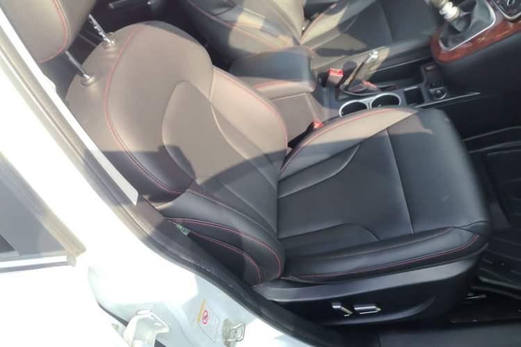 Used Haval H6 2015 Revised Version Sport Edition 1.5T Manual Transmission Two-Wheel Drive Elite Grade
