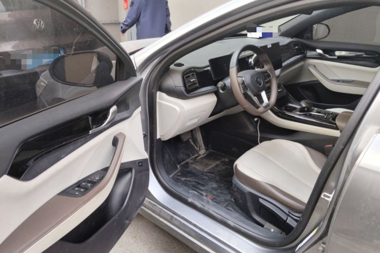 Used BYD Qin PLUS 2023 Champion Edition DM-i 55KM Leading Model Driver Seat