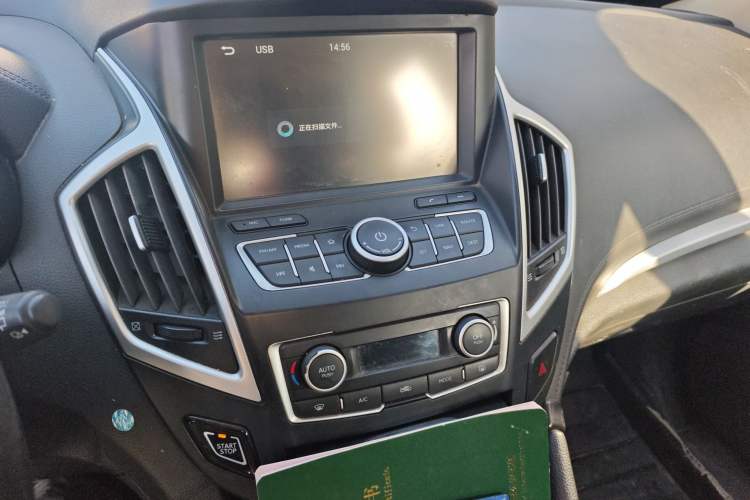 Used Dongfeng Aeolus AX7 2015 2.0L Manual Zhiyi Trim