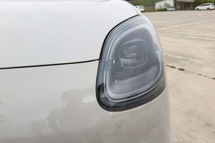 Used Wuling Hongguang MINIEV 2025 Four-Door Version Advanced Edition Left Front Headlight