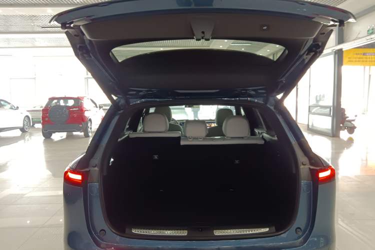 Used XPeng G9 2025 625 Long-Range Max Trunk