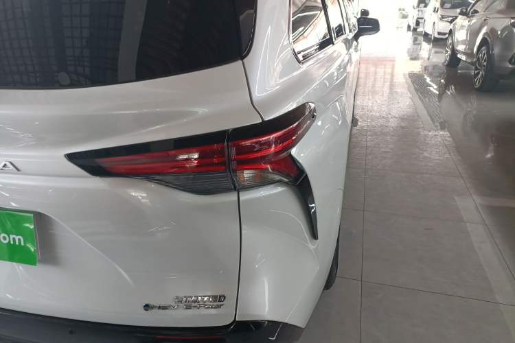 Used Toyota Sienna 2024 2.5L Hybrid Four-Wheel Drive Prestige Edition
