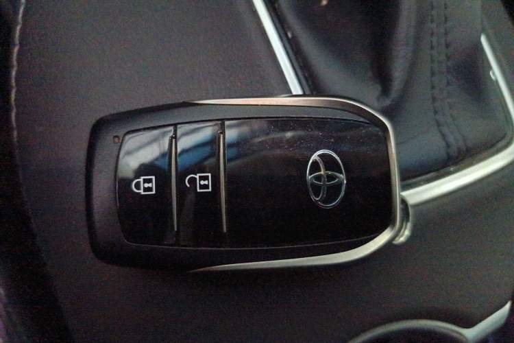 Used Toyota Harrier 2023 Dual-Engine 2.5L CVT Two-Wheel Drive Luxury Edition Vehicle Key