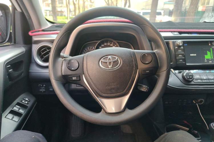 Used Toyota RAV4 2016 2.0L CVT Two-Wheel Drive Comfort Edition China V Standard
