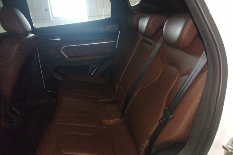 Used Haval H6 2017 Red Label 2.0T Automatic Two-Wheel Drive ZhiShang Model
