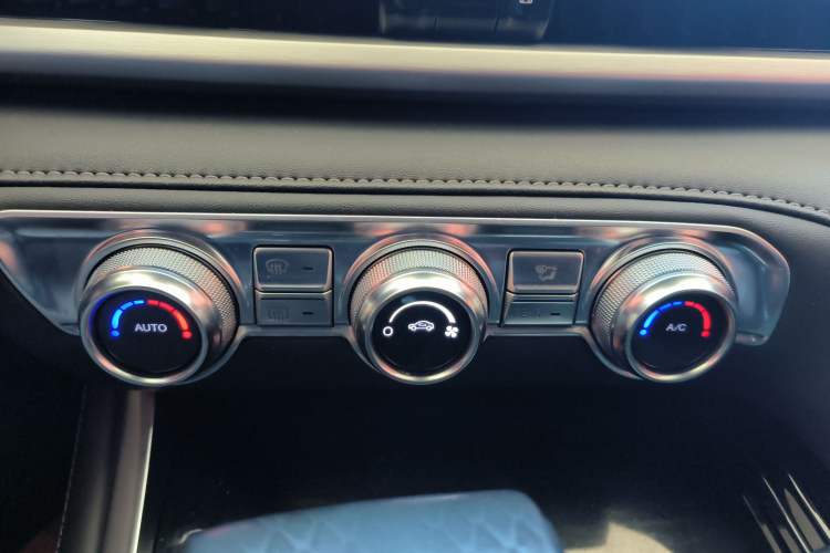 Used CHANGAN CS95 2019 2.0T Two-Wheel-Drive Luxury Version
