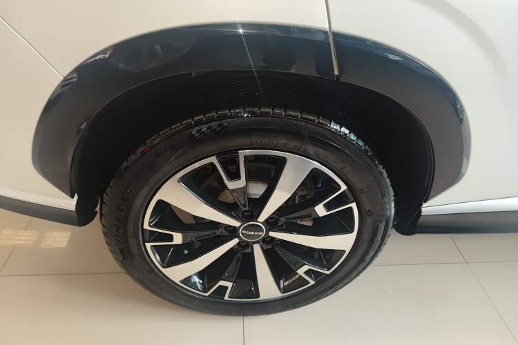 Used Roewe D5X DMH 2024 135 Tech Edition
