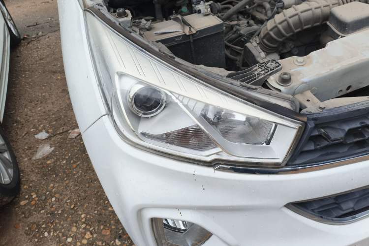 Used Wuling Hongguang S3 2018 1.5L Manual Comfort Model China V Standard Right Front Headlight