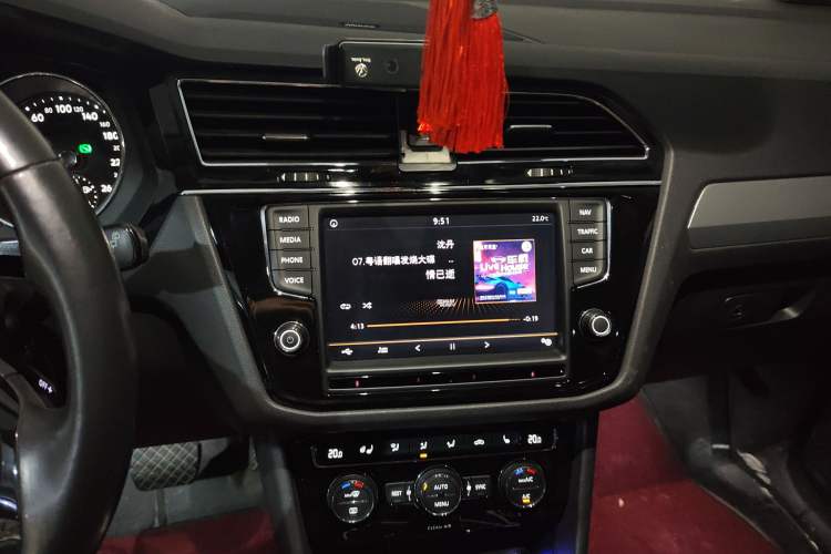 Used Volkswagen Tiguan L 2017 330TSI Automatic Two-Wheel Drive Luxury Edition Audio And AC Panel