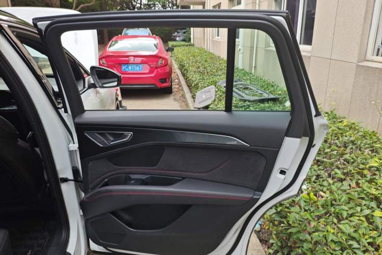 Used Audi Q5 e-tron 2022 40 e-tron Starlight Edition Mech Kit