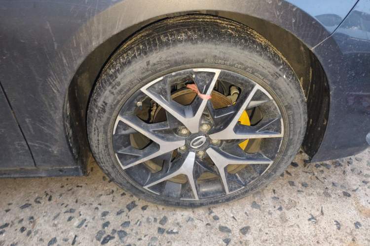 Used GAC Trumpchi EMPOW 2021 270T DCT J15 Version Right Front Wheel Hub