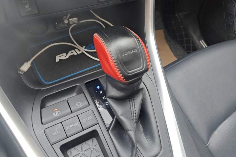 Used Toyota RAV4 2021 2.0L CVT Two-Wheel Drive Fashion PLUS Edition Gear Lever