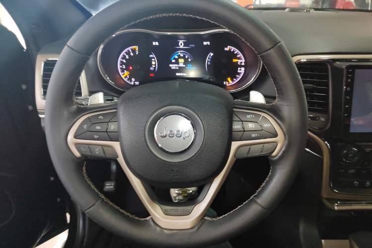 Used Jeep Grand Cherokee 2016 3.0L Comfort Navigation Edition