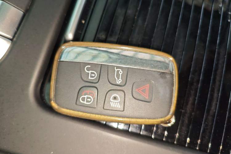 Used Land Rover Discovery Sport 2019 240 PS SE Version China VI Standard