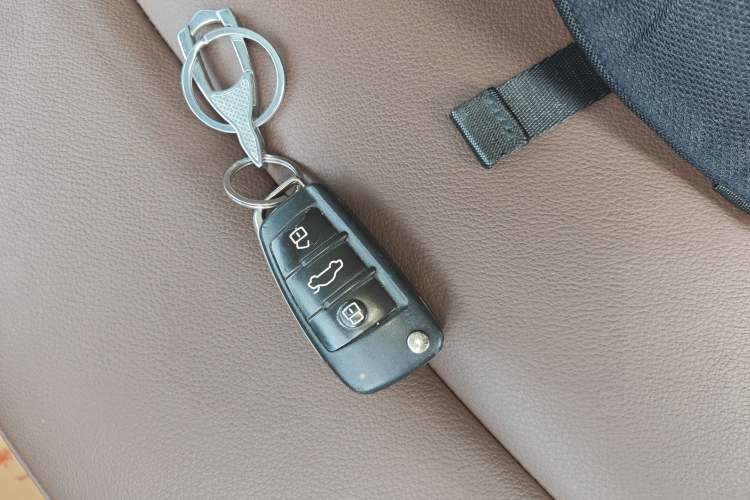 Used Audi Q3 2015 35 TFSI Comfort Model Vehicle Key