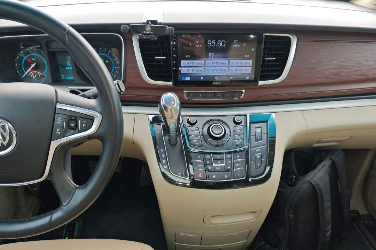 Used Buick GL8 2014 3.0L GT Luxury Business Haoya Edition
