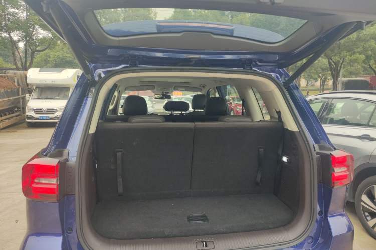 Used Roewe RX8 2018 30T Smart Connectivity Two-Wheel Drive Flagship Edition