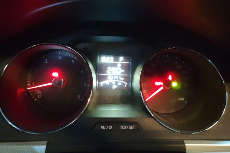 Used Volkswagen C-TREK 2018 1.5L Automatic Fashion Model Instrument Cluster