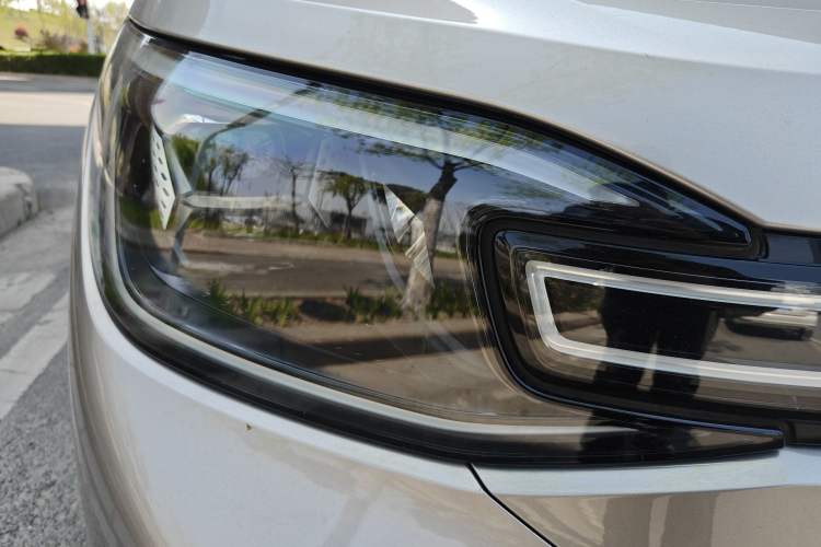 Used Volkswagen ID.6 CROZZ 2021 First Edition Right Front Headlight