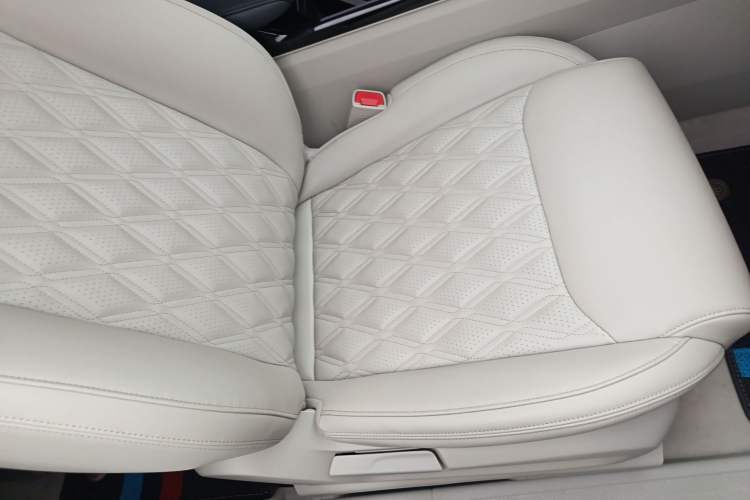 Used Wuling Asta 2021 1.5T CVT Star曜 Edition Right Front Seat