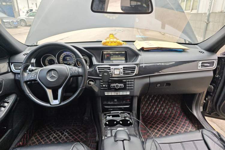 Used Mercedes-Benz E-Class 2014 Restyled E 260 L Sport Edition Center Console