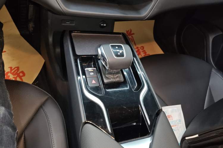 Used Hongqi E-QM5 2022 431 km Charge & Enjoy Edition Gear Lever