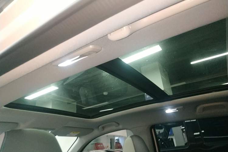 Used Changan UNI-Z New Energy 2024 Blue Whale Smart Electric iDD 125km Beyond Edition
