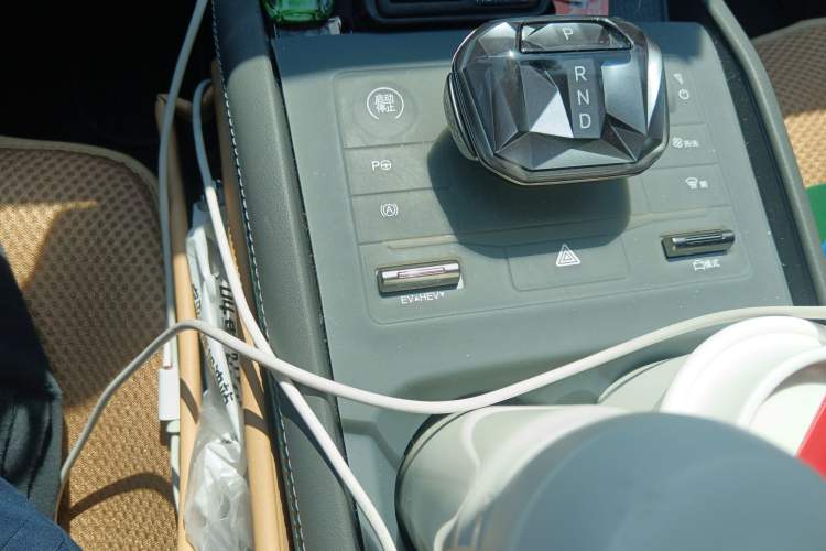 Used BYD Qin L 2025 DM-i Smart Drive 80KM Leading Model Gear Lever