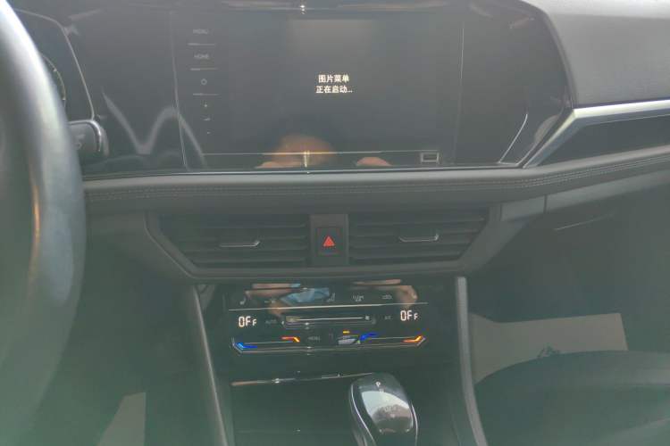 Used Volkswagen Sagitar 2019 280TSI DSG Luxury Version China VI Standard Audio And AC Panel