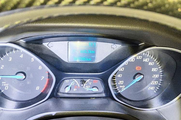 Used Ford Focus 2012 Sedan 1.6L Manual Comfort Model
