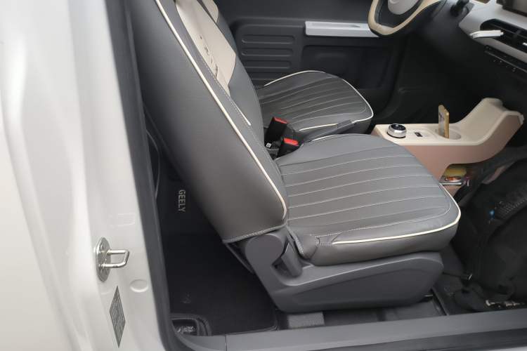 Used Geely Galaxy Panda 2024 200km Panda Kart Right Front Seat