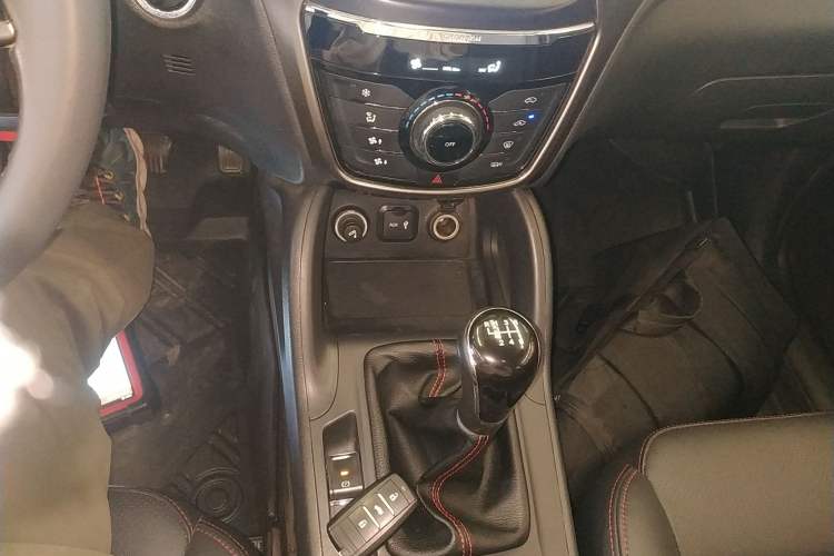 Used CHANGAN CS75 2016 2.0L Manual Leading Version China V Standard Gear Lever